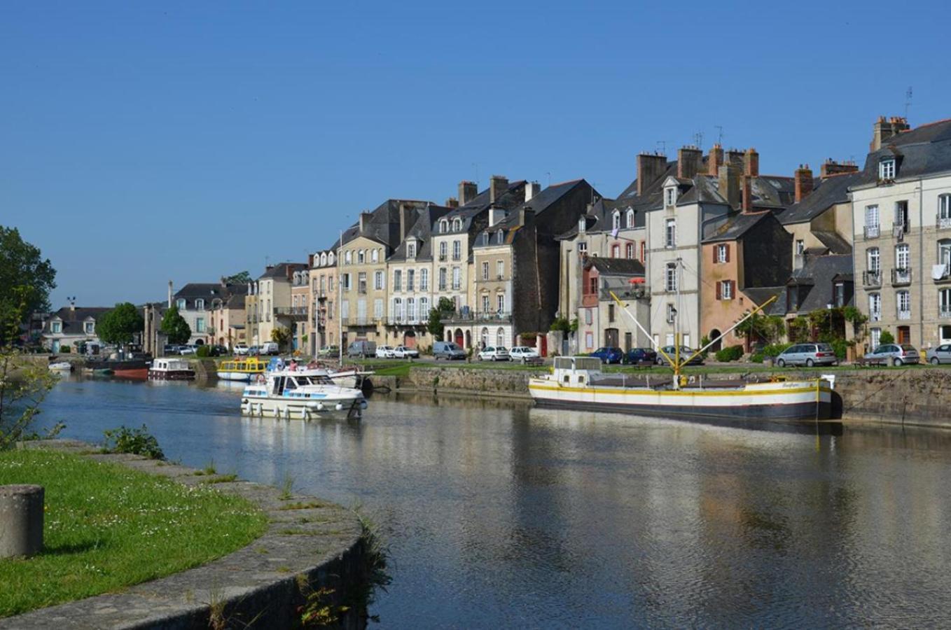 Spacieux T3 Lumineux Dans Quartier Historique Avec Wifi Редон Екстер'єр фото